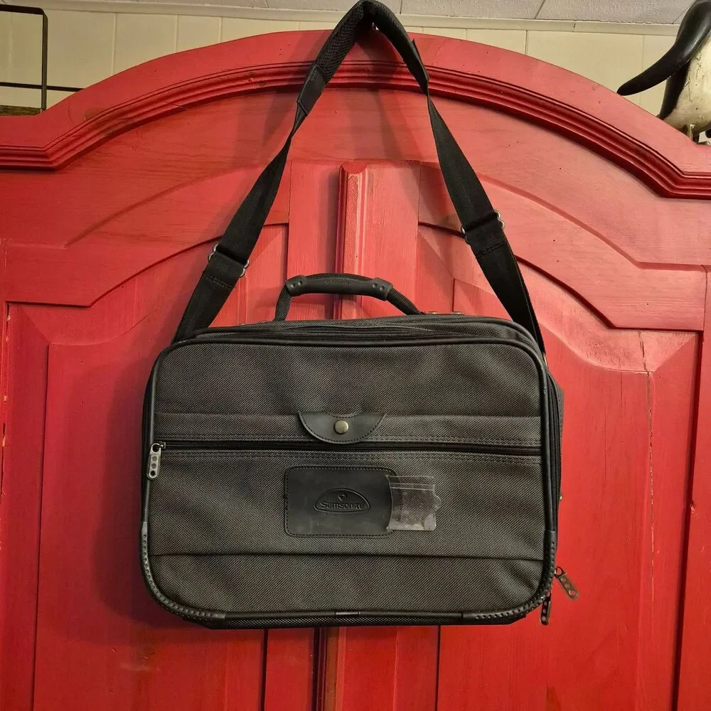 Samsonite Carry On Overnight Bag Briefcase Style Laptop Carry Black Used Once